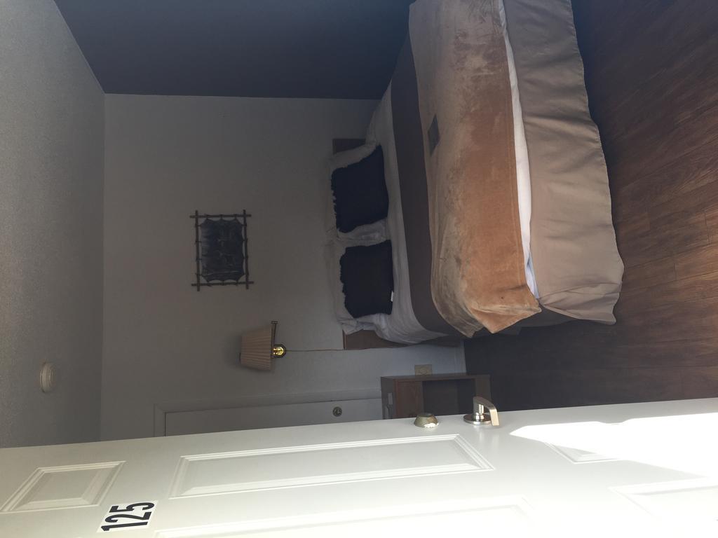 كيستون The Brookside Motel / Mt. Rushmore المظهر الخارجي الصورة